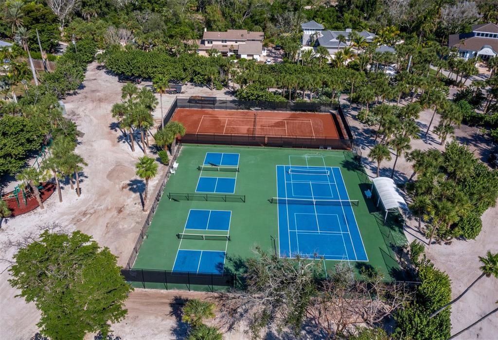 待售: $1,100,000 (0.53 acres)