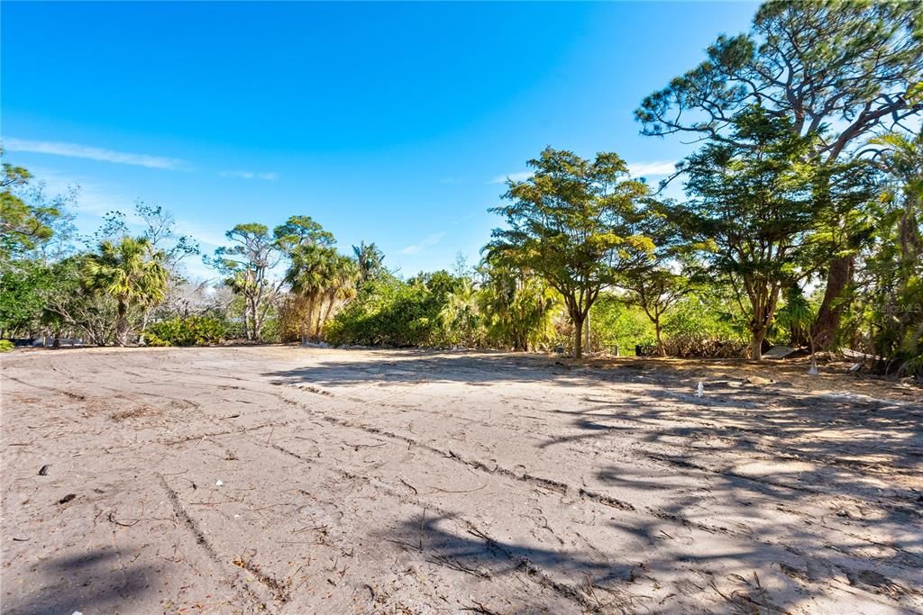 待售: $1,100,000 (0.53 acres)