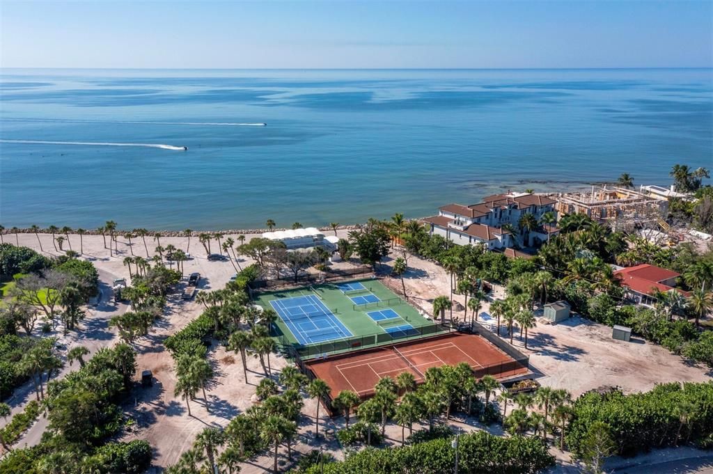 待售: $1,100,000 (0.53 acres)