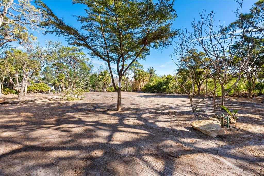 待售: $1,100,000 (0.53 acres)