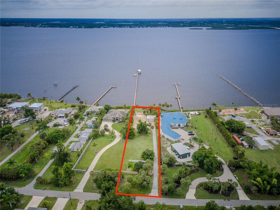 For Sale: $595,000 (0.92 acres)