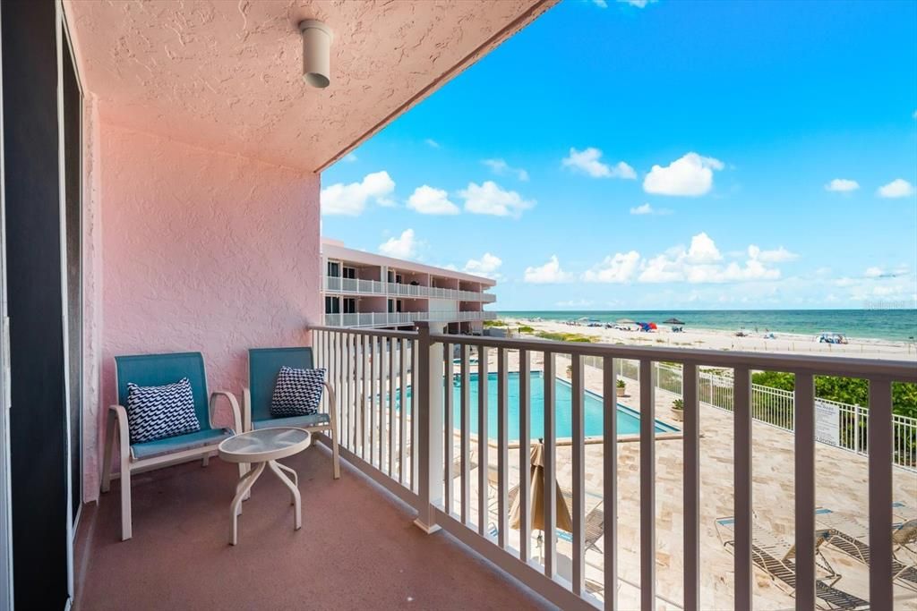 For Sale: $1,600,000 (2 beds, 2 baths, 1179 Square Feet)