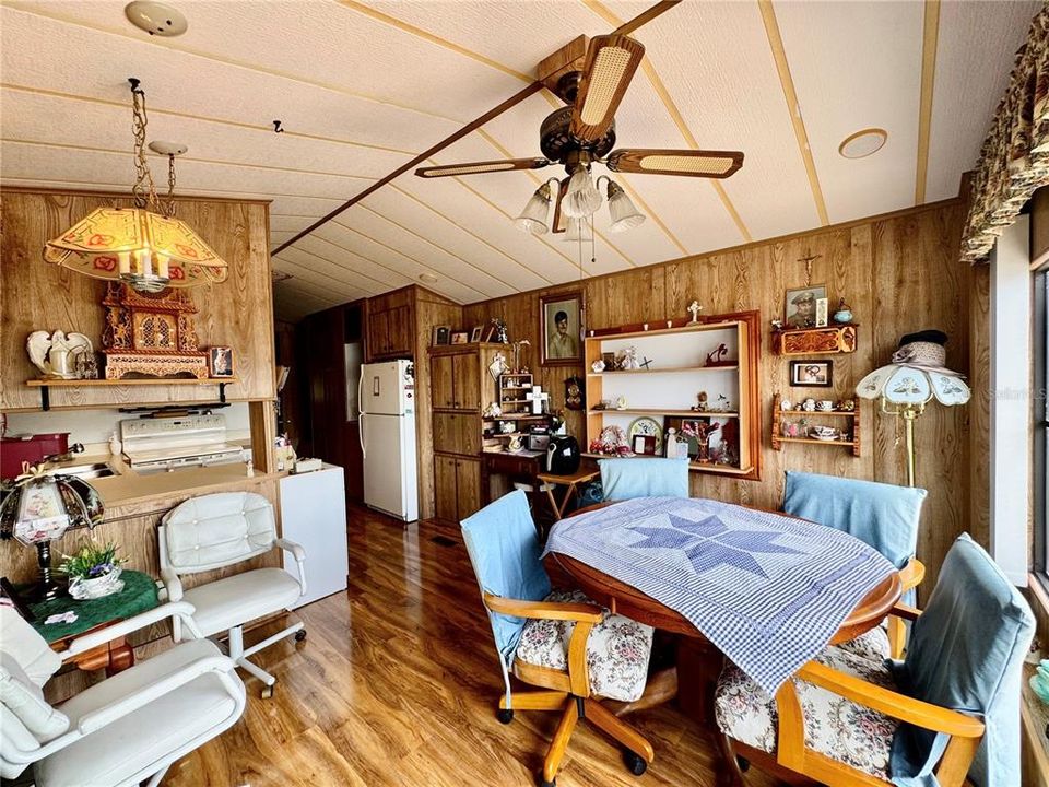 For Sale: $89,000 (1 beds, 1 baths, 408 Square Feet)