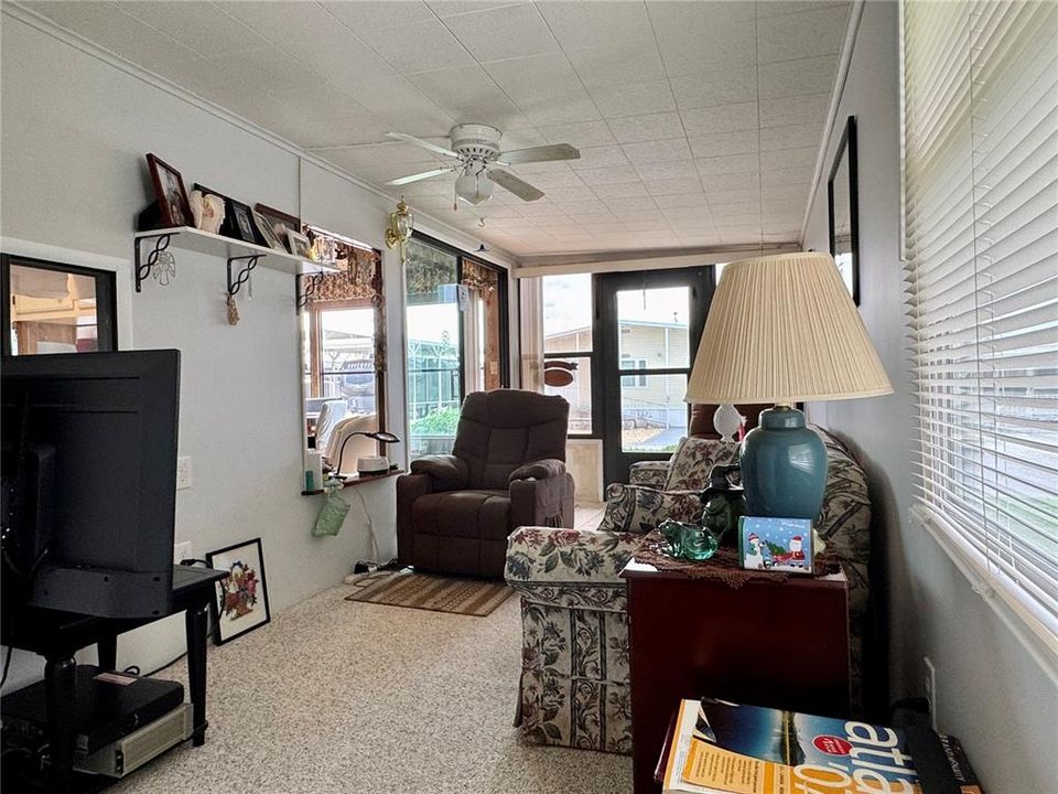 For Sale: $89,000 (1 beds, 1 baths, 408 Square Feet)