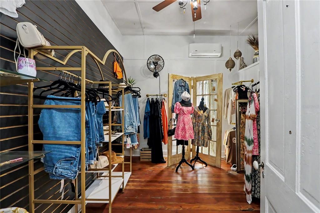 En Venta: $245,000 (0 camas, 0 baños, 1556 Pies cuadrados)