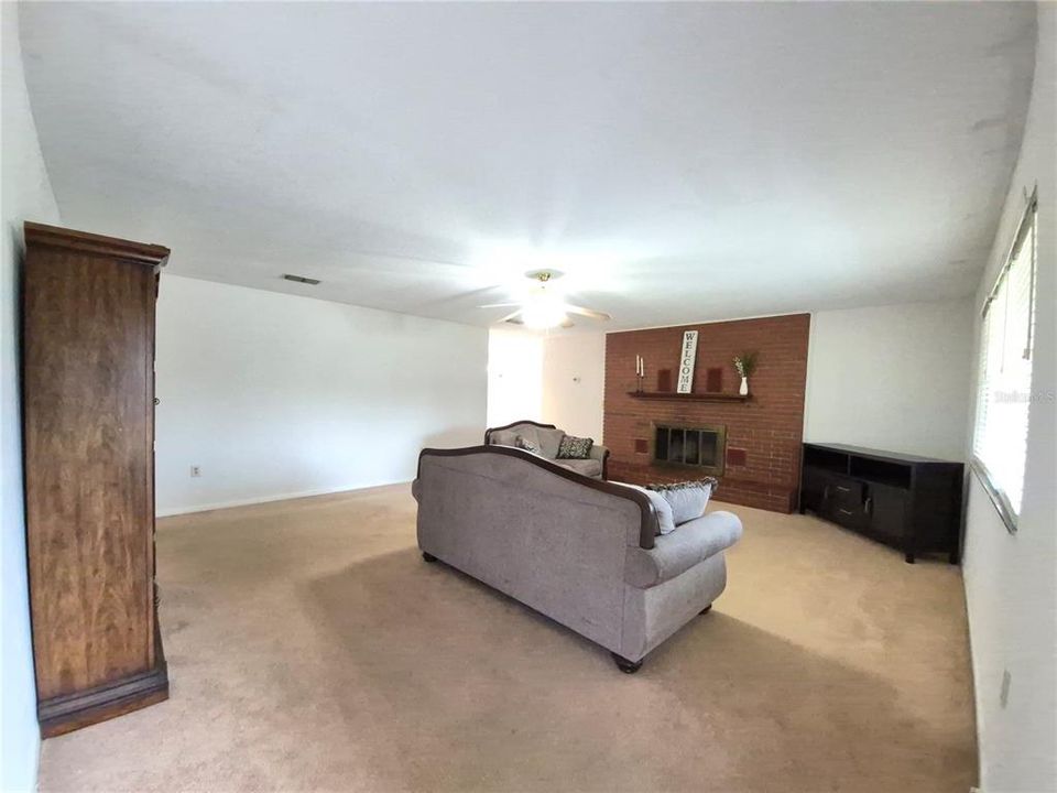 For Sale: $274,000 (3 beds, 2 baths, 1483 Square Feet)
