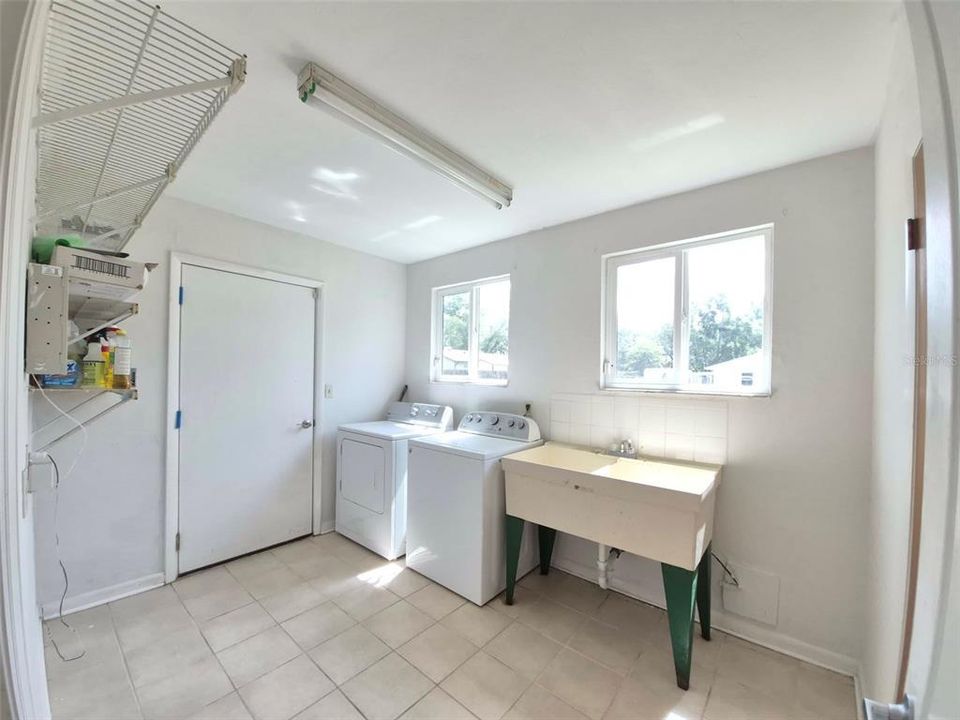 For Sale: $274,000 (3 beds, 2 baths, 1483 Square Feet)