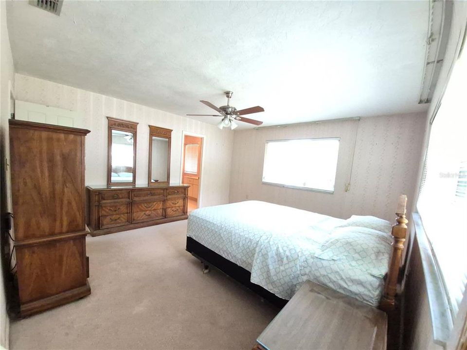For Sale: $274,000 (3 beds, 2 baths, 1483 Square Feet)