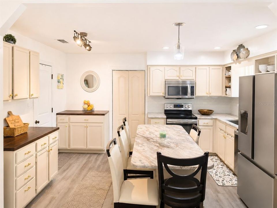 For Sale: $745,000 (4 beds, 2 baths, 2490 Square Feet)