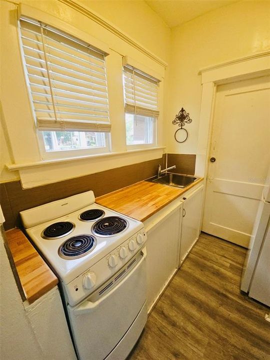 For Rent: $999 (0 beds, 1 baths, 3576 Square Feet)