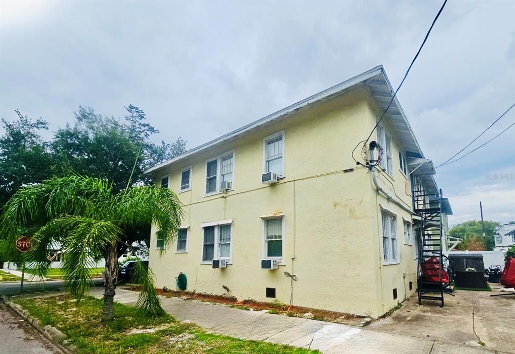 For Rent: $999 (0 beds, 1 baths, 3576 Square Feet)