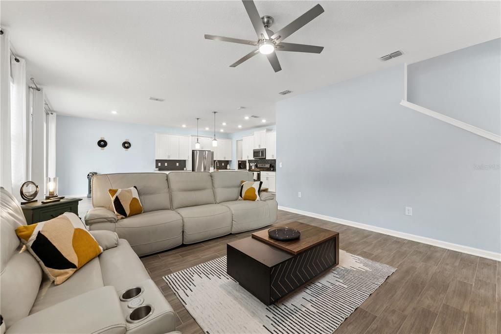 En Venta: $569,999 (4 camas, 2 baños, 2936 Pies cuadrados)