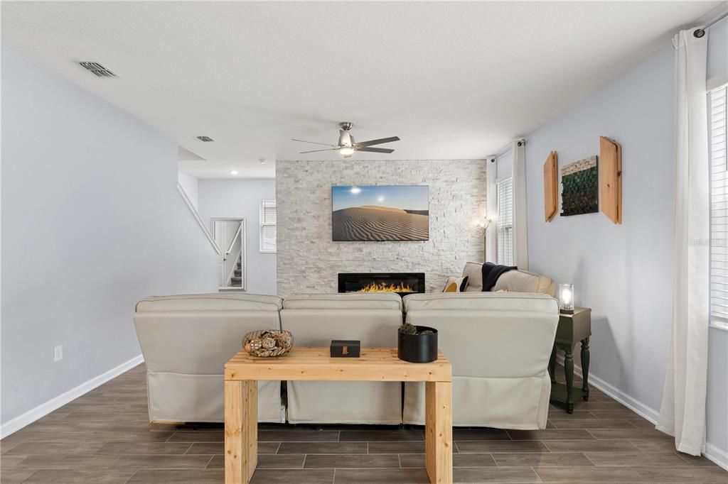 En Venta: $569,999 (4 camas, 2 baños, 2936 Pies cuadrados)