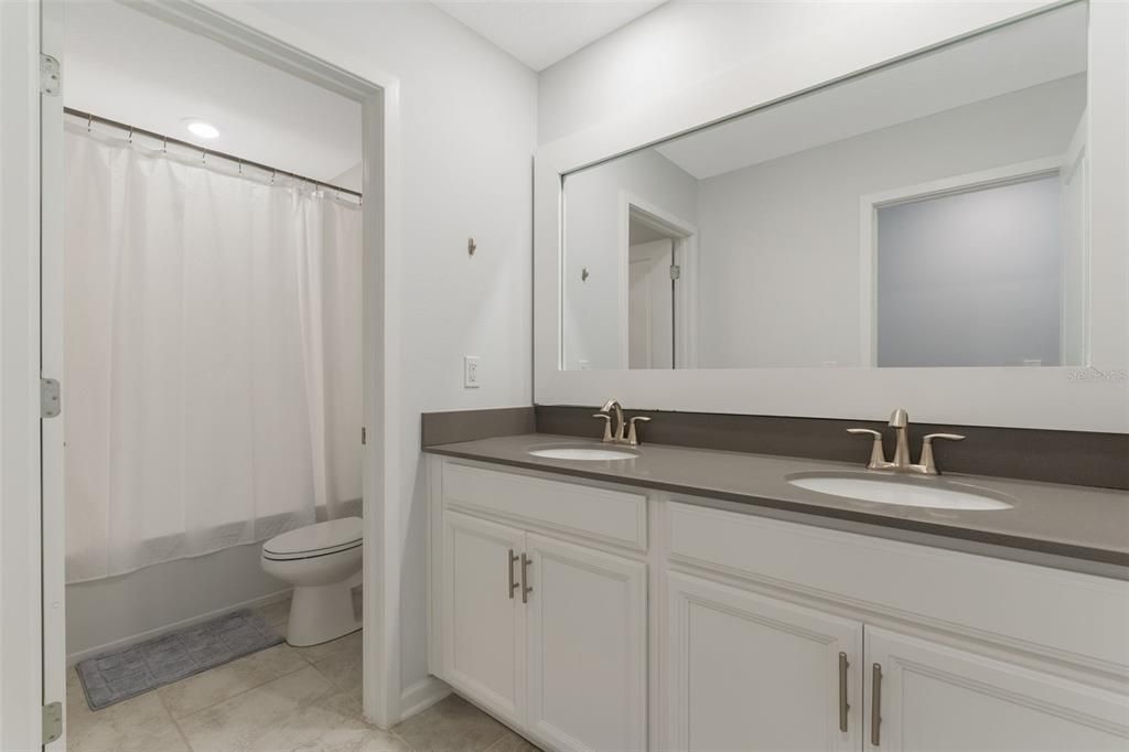 En Venta: $569,999 (4 camas, 2 baños, 2936 Pies cuadrados)