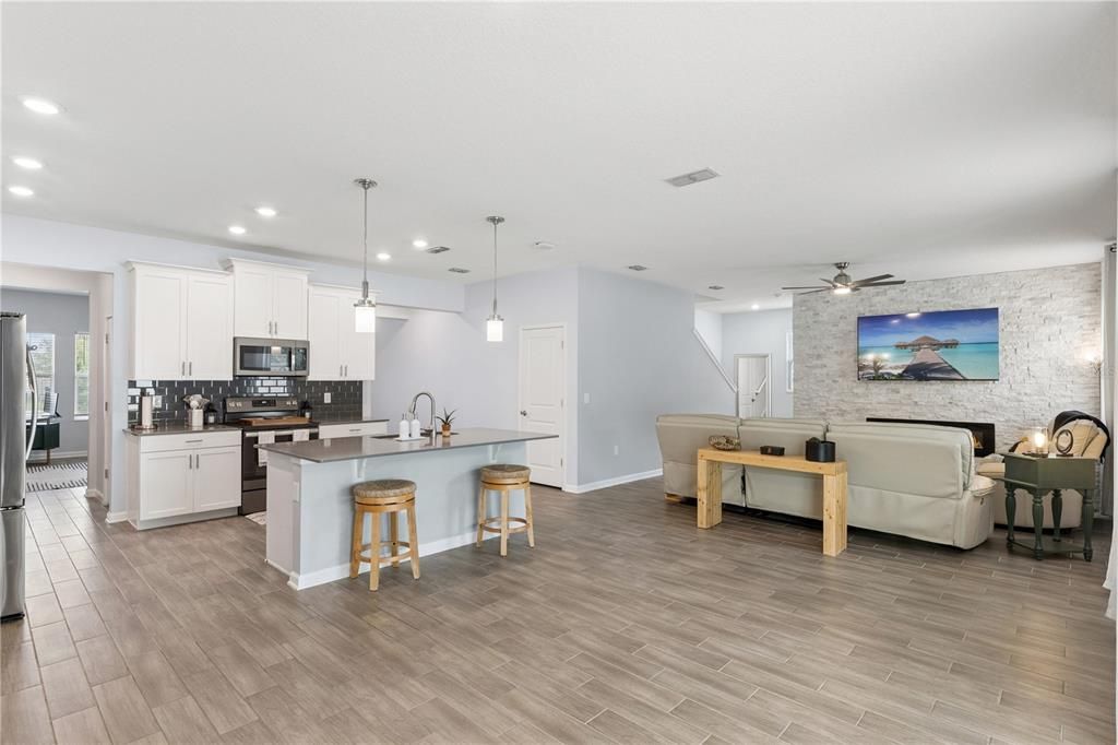 En Venta: $569,999 (4 camas, 2 baños, 2936 Pies cuadrados)