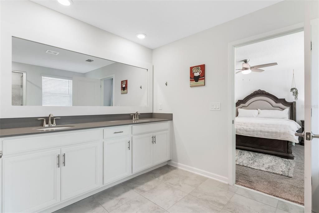 En Venta: $569,999 (4 camas, 2 baños, 2936 Pies cuadrados)