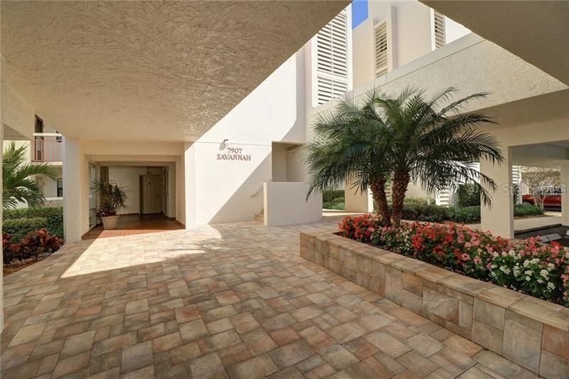 For Sale: $417,000 (2 beds, 2 baths, 1255 Square Feet)