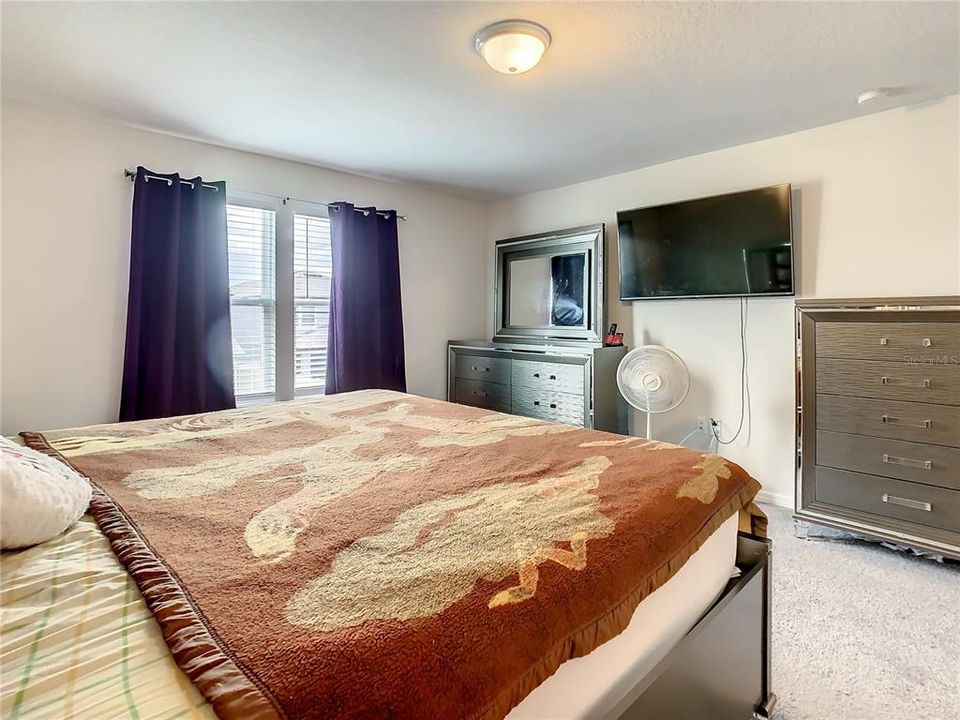 В аренду: $2,800 (5 спален, 3 ванн, 2615 Квадратных фут)