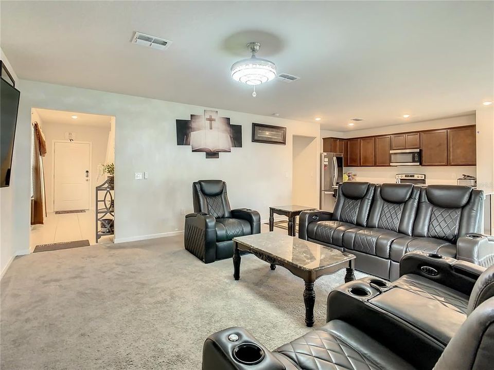 В аренду: $2,800 (5 спален, 3 ванн, 2615 Квадратных фут)