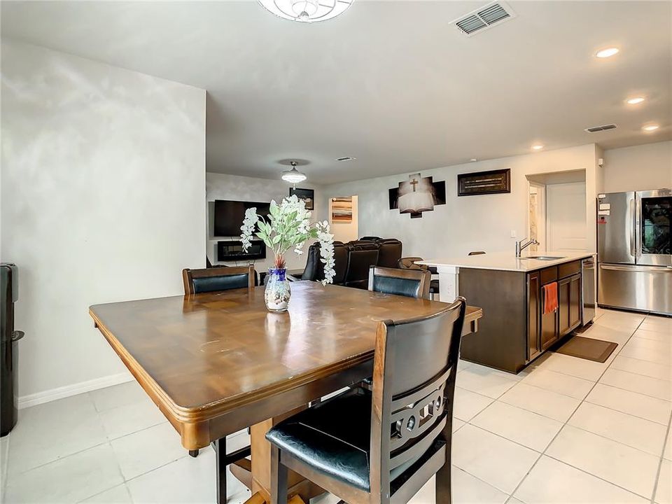 В аренду: $2,800 (5 спален, 3 ванн, 2615 Квадратных фут)