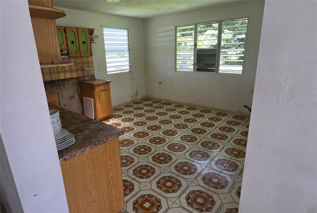 For Sale: $219,000 (3 beds, 2 baths, 1400 Square Feet)