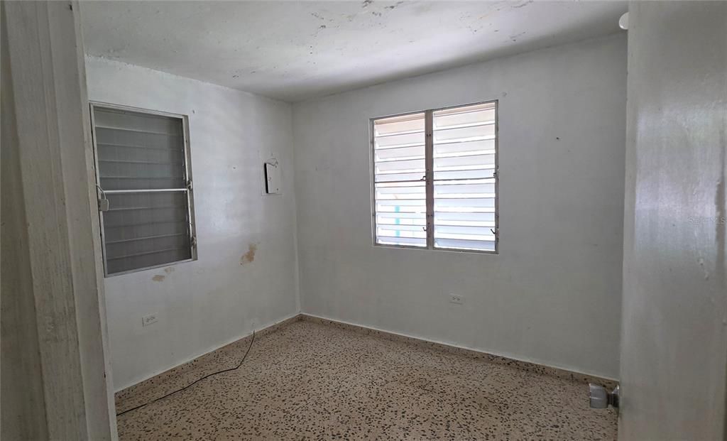 For Sale: $219,000 (3 beds, 2 baths, 1400 Square Feet)