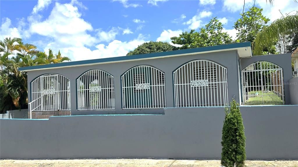 For Sale: $219,000 (3 beds, 2 baths, 1400 Square Feet)