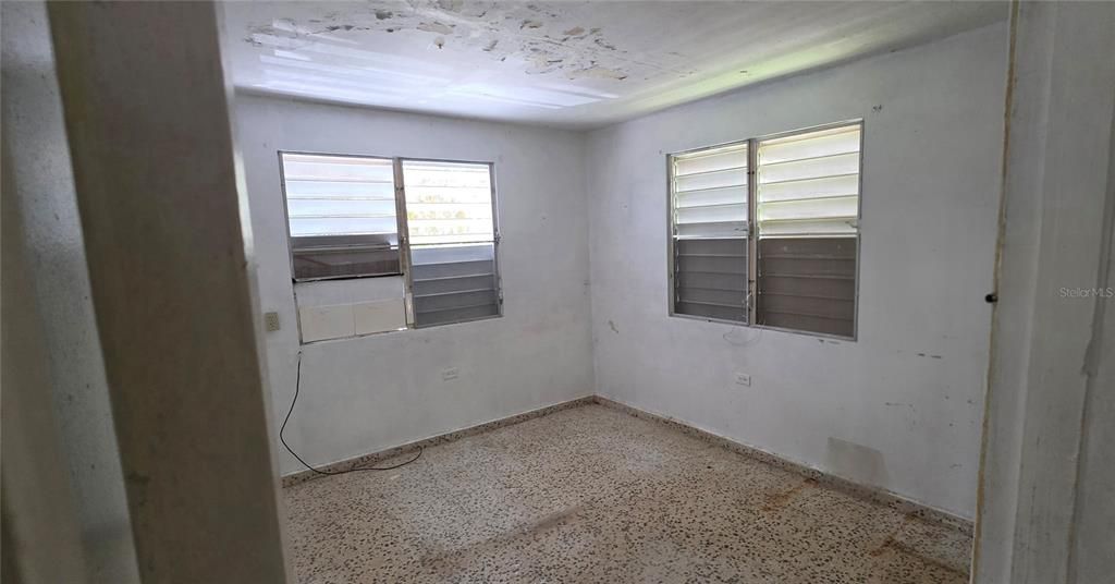 For Sale: $219,000 (3 beds, 2 baths, 1400 Square Feet)