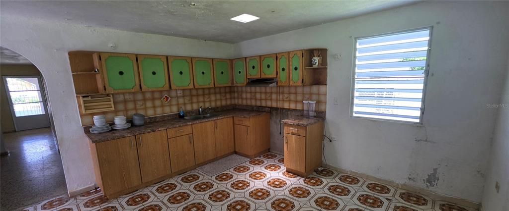 For Sale: $219,000 (3 beds, 2 baths, 1400 Square Feet)