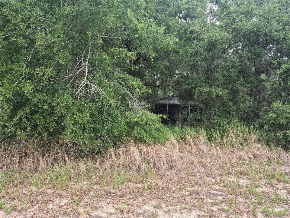 На продажу: $525,000 (1.56 acres)