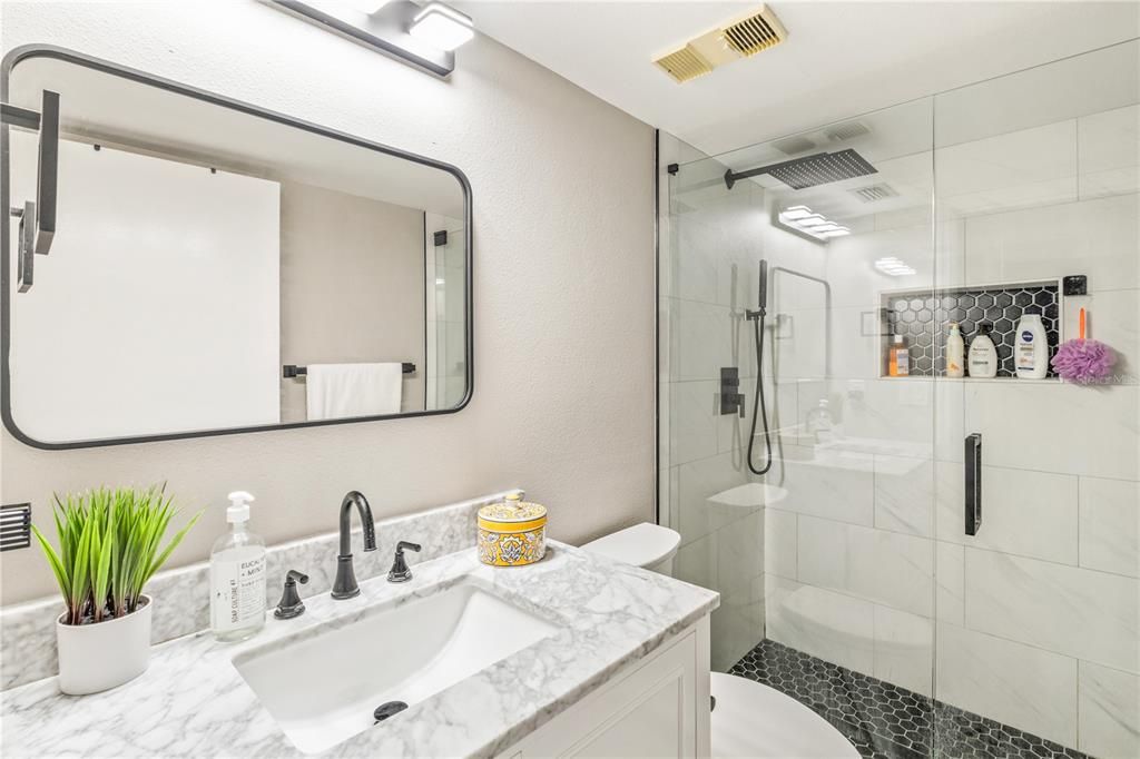 For Rent: $2,500 (2 beds, 2 baths, 970 Square Feet)