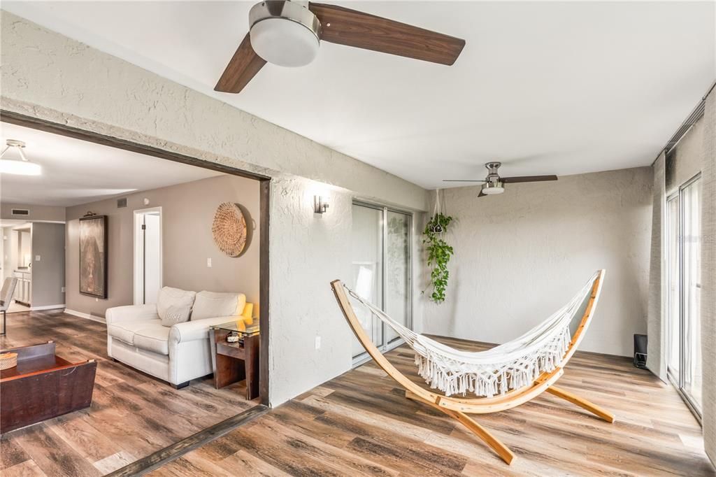 For Rent: $2,500 (2 beds, 2 baths, 970 Square Feet)