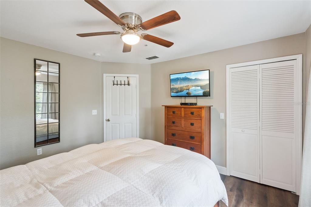 For Sale: $355,000 (4 beds, 2 baths, 1707 Square Feet)