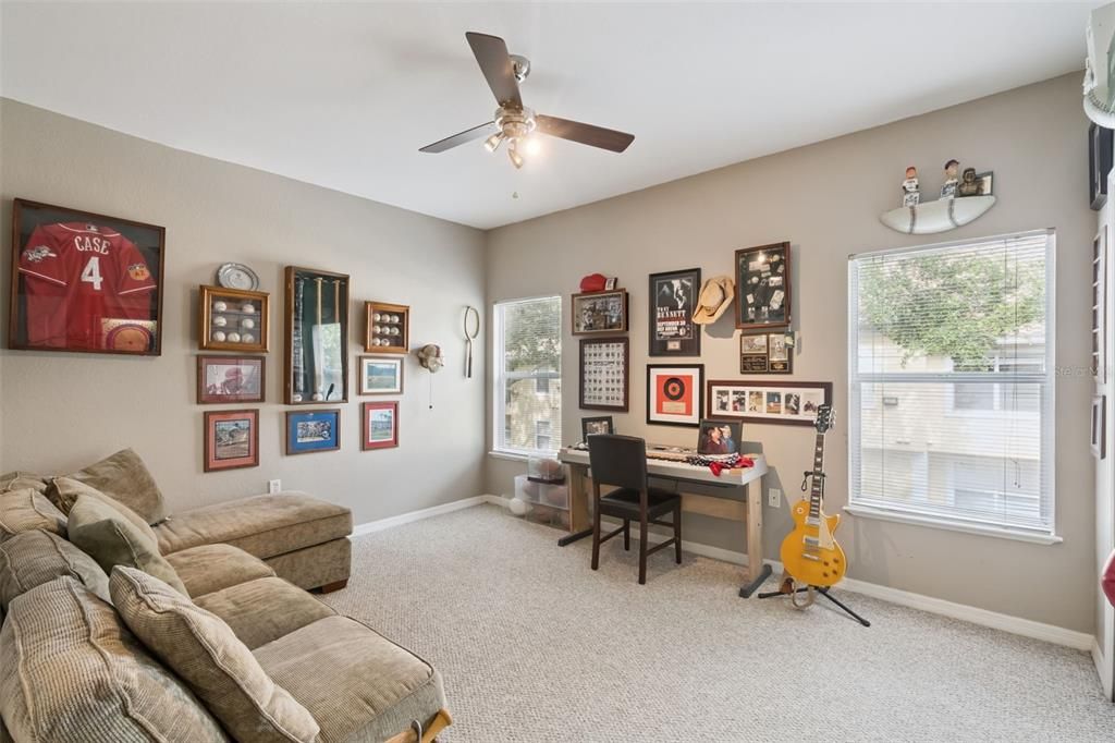For Sale: $355,000 (4 beds, 2 baths, 1707 Square Feet)