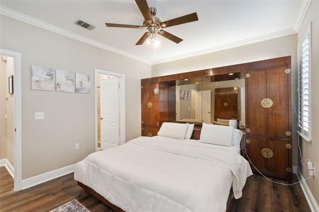 For Sale: $355,000 (4 beds, 2 baths, 1707 Square Feet)