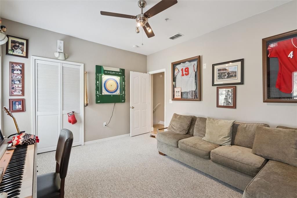 For Sale: $355,000 (4 beds, 2 baths, 1707 Square Feet)
