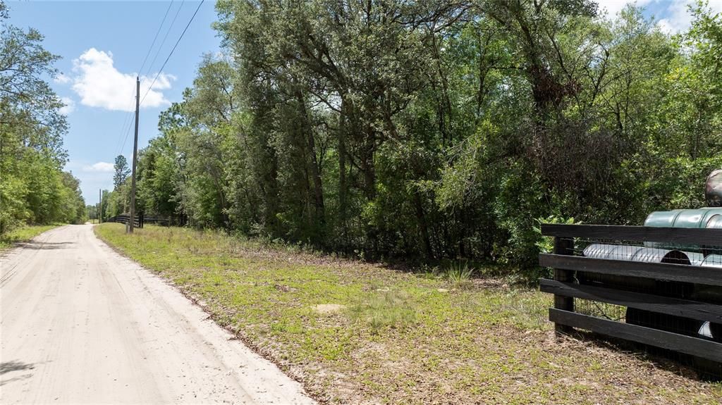 На продажу: $19,000 (1.25 acres)