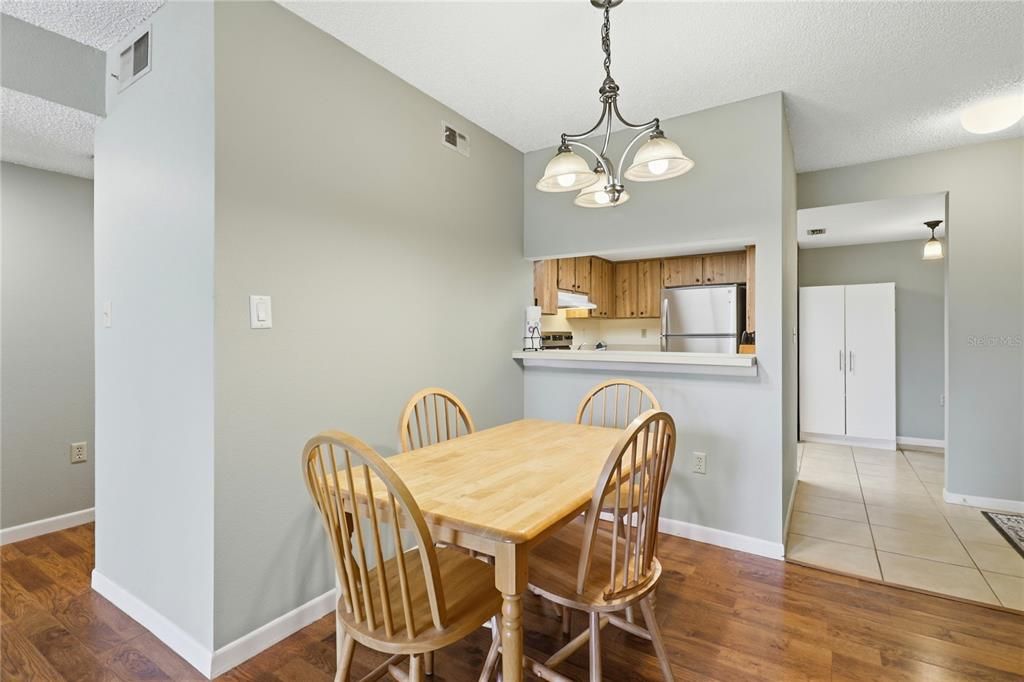 For Sale: $227,000 (2 beds, 2 baths, 1100 Square Feet)