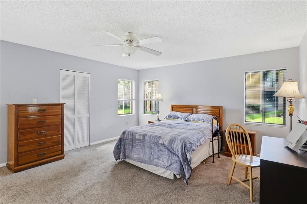For Sale: $227,000 (2 beds, 2 baths, 1100 Square Feet)