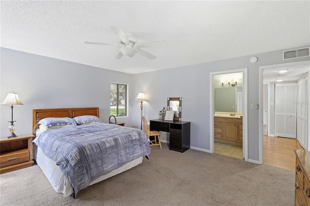 For Sale: $227,000 (2 beds, 2 baths, 1100 Square Feet)