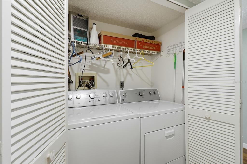 For Sale: $227,000 (2 beds, 2 baths, 1100 Square Feet)