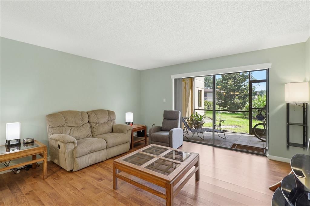 For Sale: $227,000 (2 beds, 2 baths, 1100 Square Feet)