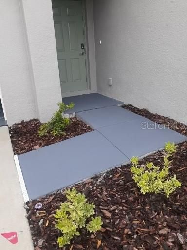 For Rent: $2,400 (4 beds, 2 baths, 1935 Square Feet)