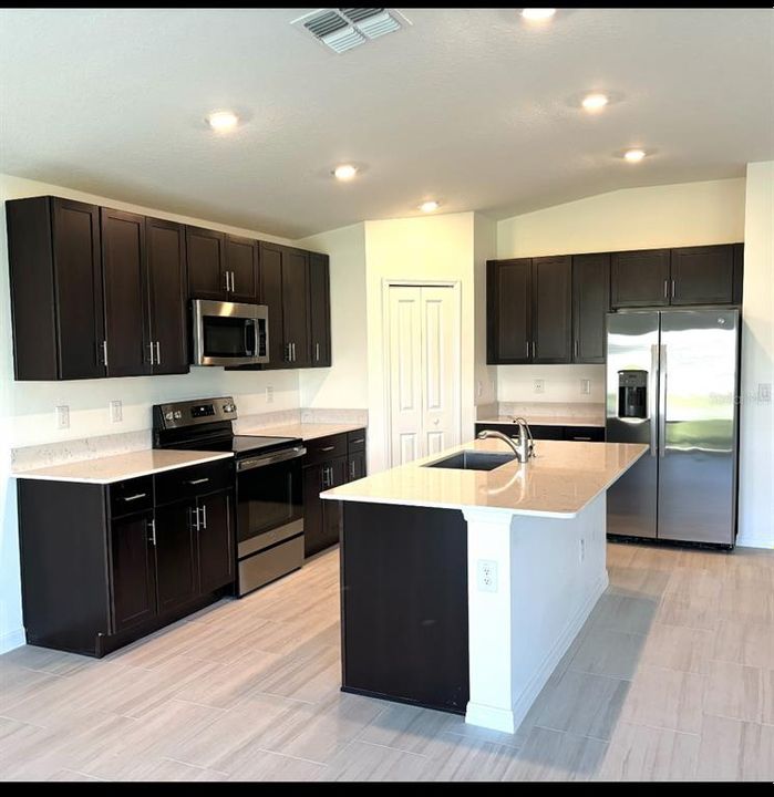 For Rent: $2,400 (4 beds, 2 baths, 1935 Square Feet)