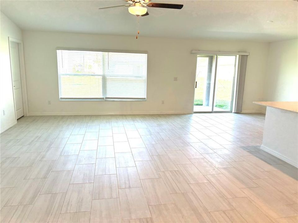 For Rent: $2,400 (4 beds, 2 baths, 1935 Square Feet)