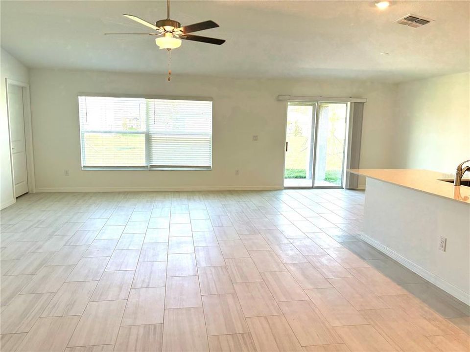 For Rent: $2,400 (4 beds, 2 baths, 1935 Square Feet)