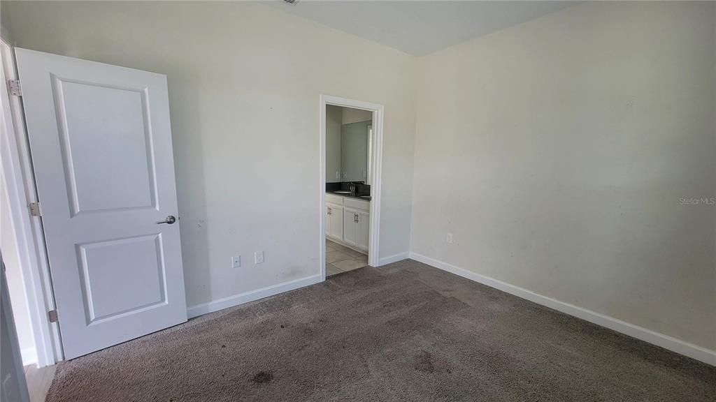 For Rent: $2,400 (4 beds, 3 baths, 2658 Square Feet)