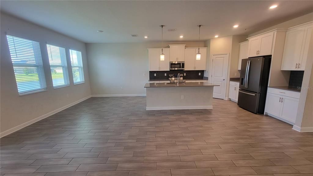 For Rent: $2,400 (4 beds, 3 baths, 2658 Square Feet)