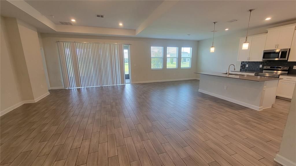For Rent: $2,400 (4 beds, 3 baths, 2658 Square Feet)