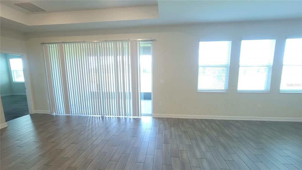 For Rent: $2,400 (4 beds, 3 baths, 2658 Square Feet)